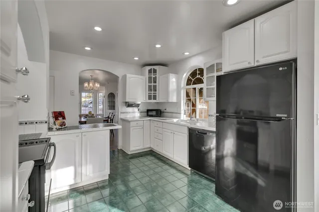 $849,999 | 7656 Pacific Avenue, Tacoma, WA 98408