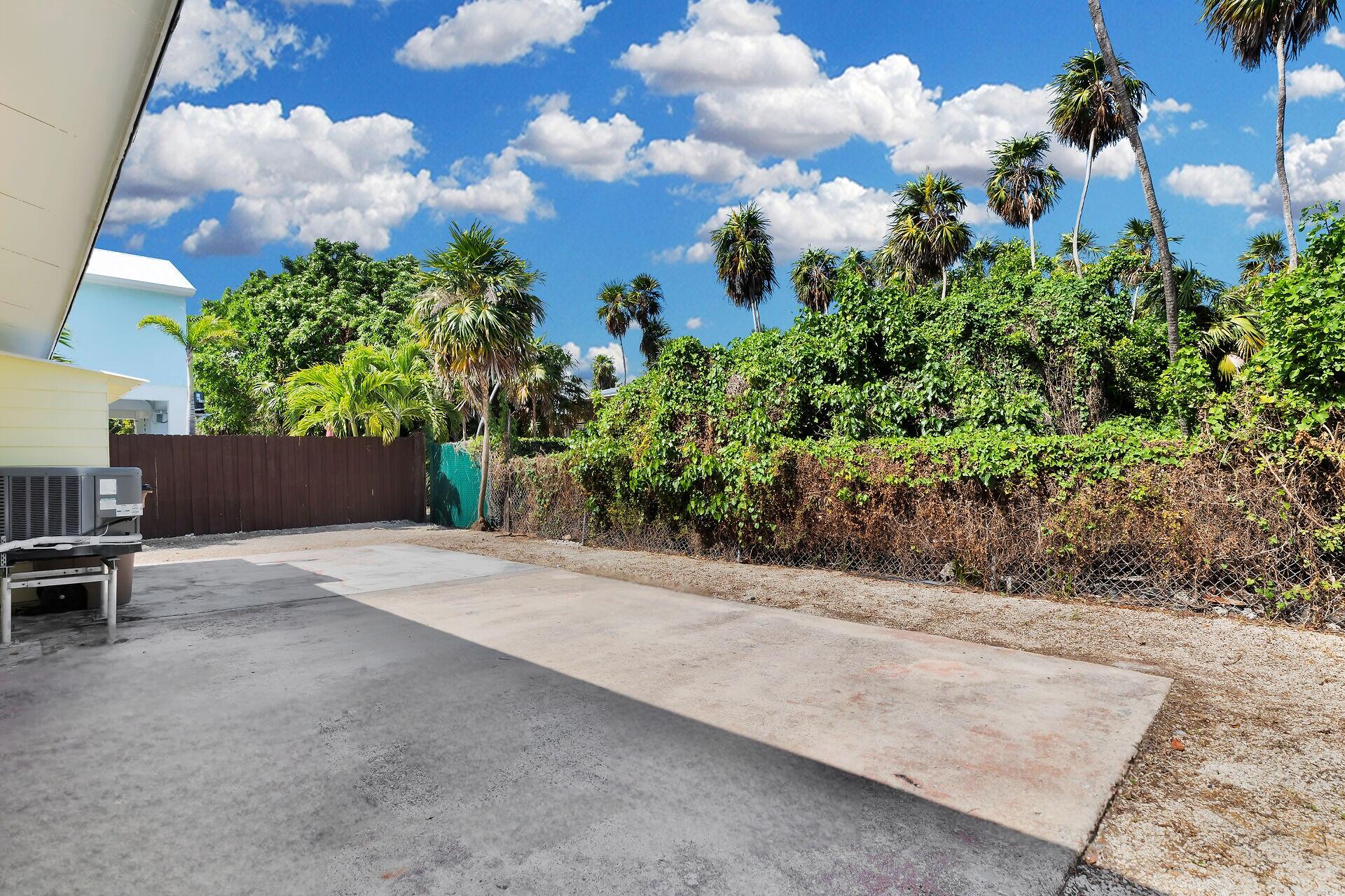 417 95th Street Marathon, FL 33050 - Photo 24 of 28 a view of a backyard