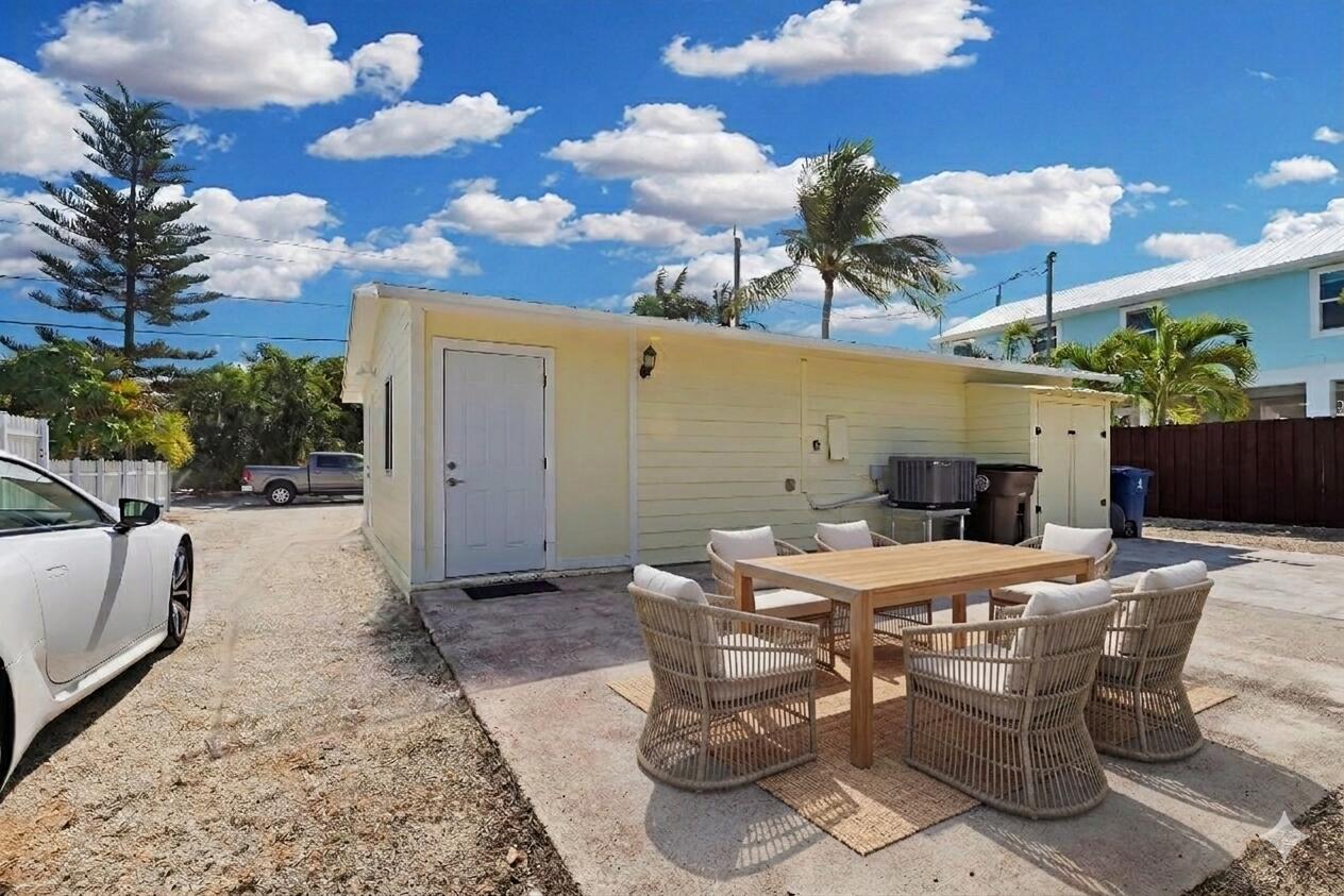 417 95th Street Marathon, FL 33050 - Photo 9 of 28 a view of a patio with a table and chairs