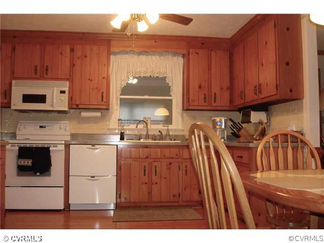 5010 Hurop Road Sandston, VA 23150 - Photo 6 of 12 Kitchen - New appliances nice flooring, two drawer