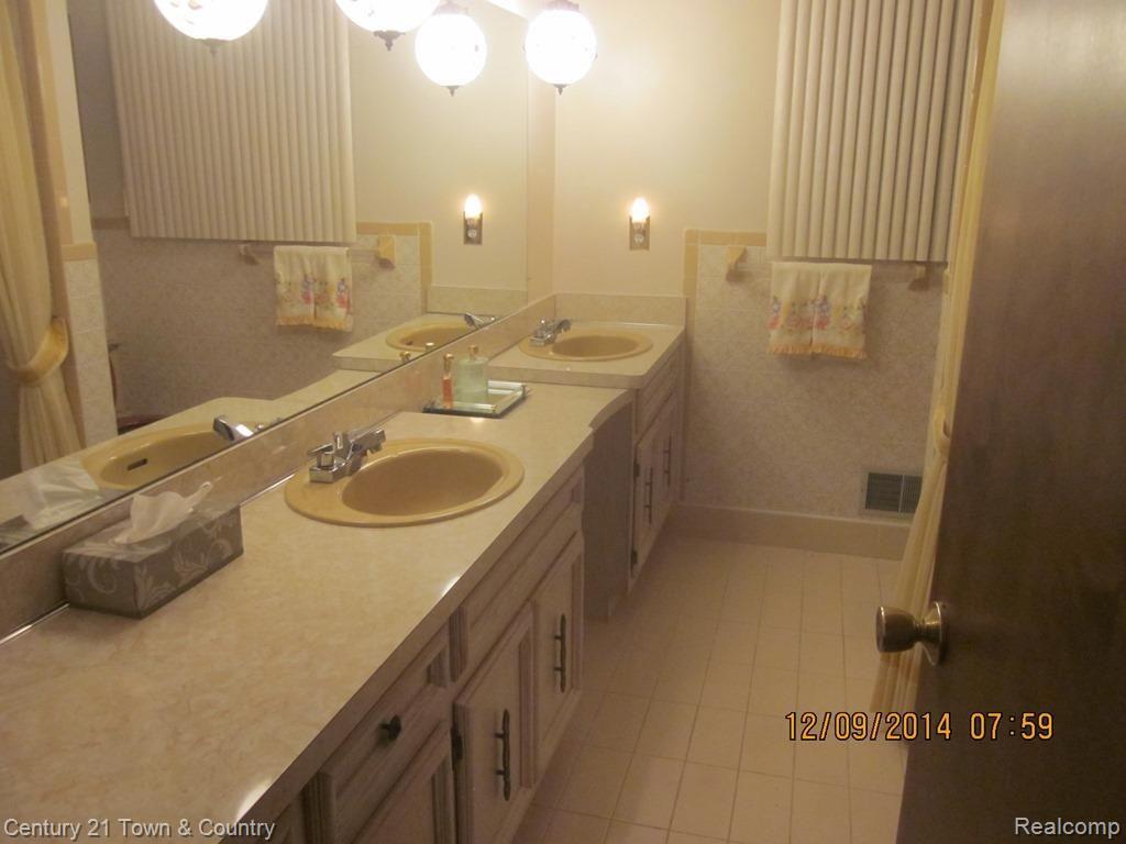 16540 Faulman Road Clinton Township, MI 48035 - Photo 11 of 14 11.jpg