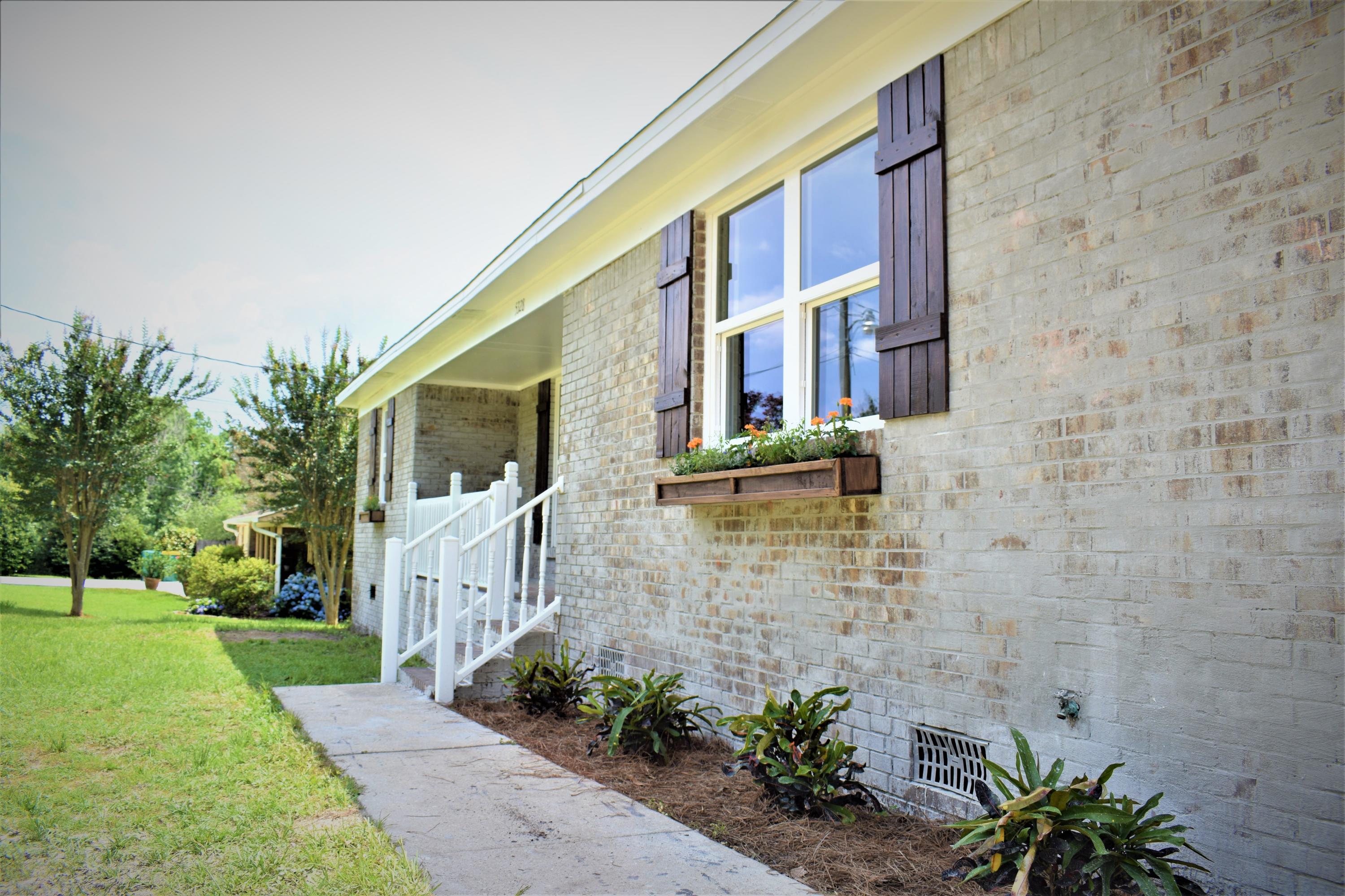 5328 Monterrey Road Crestview, FL 32539 - Photo 2 of 19 Gallery Image 2