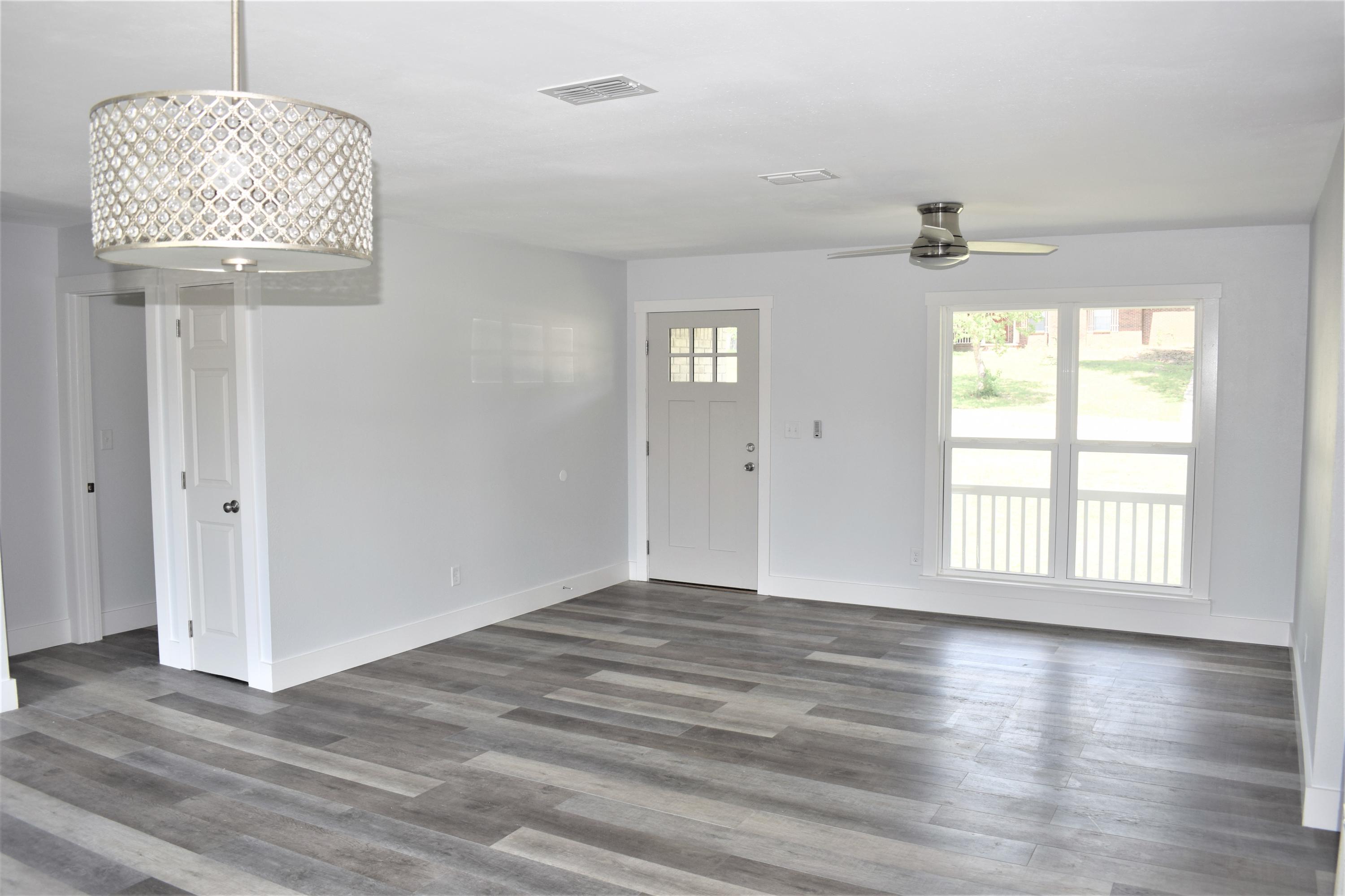 5328 Monterrey Road Crestview, FL 32539 - Photo 4 of 19 Gallery Image 4