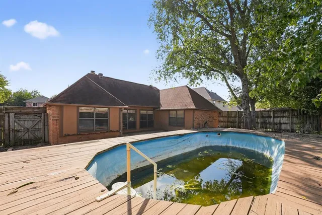 a view of a backyard with sitting area