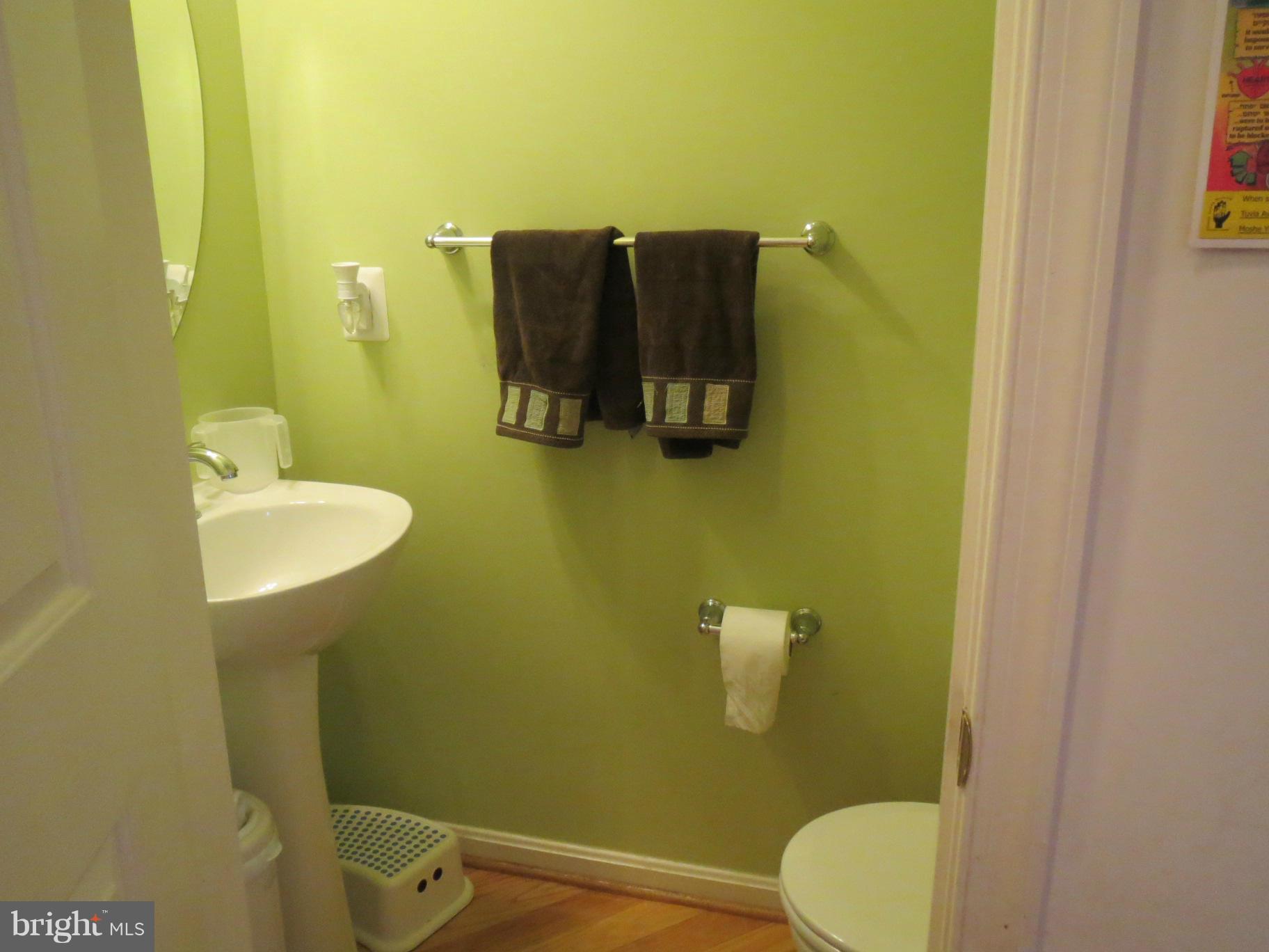 6504 Clarington Road Baltimore, MD 21209 - Photo 11 of 29 Bath