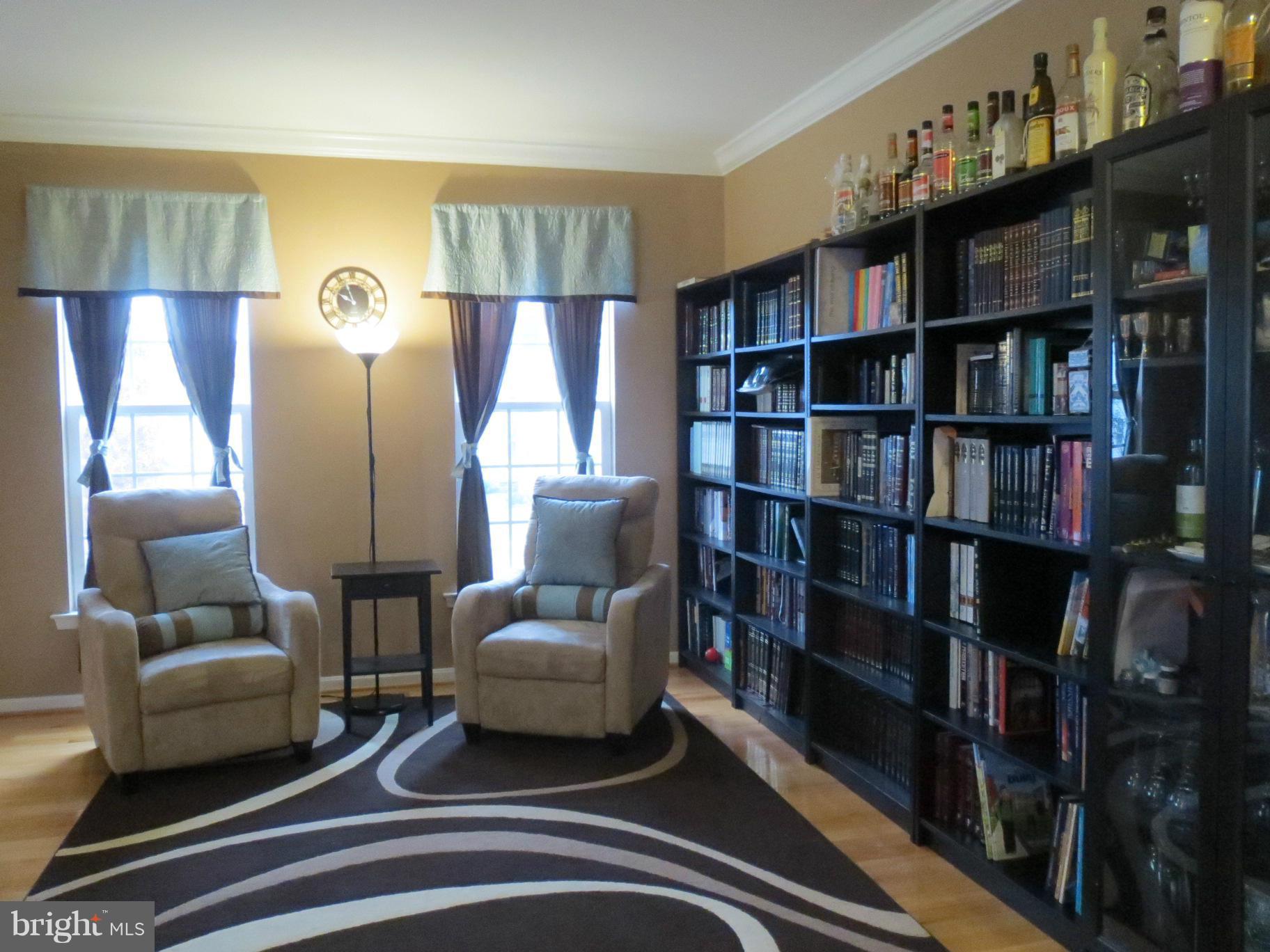 6504 Clarington Road Baltimore, MD 21209 - Photo 3 of 29 Living Room