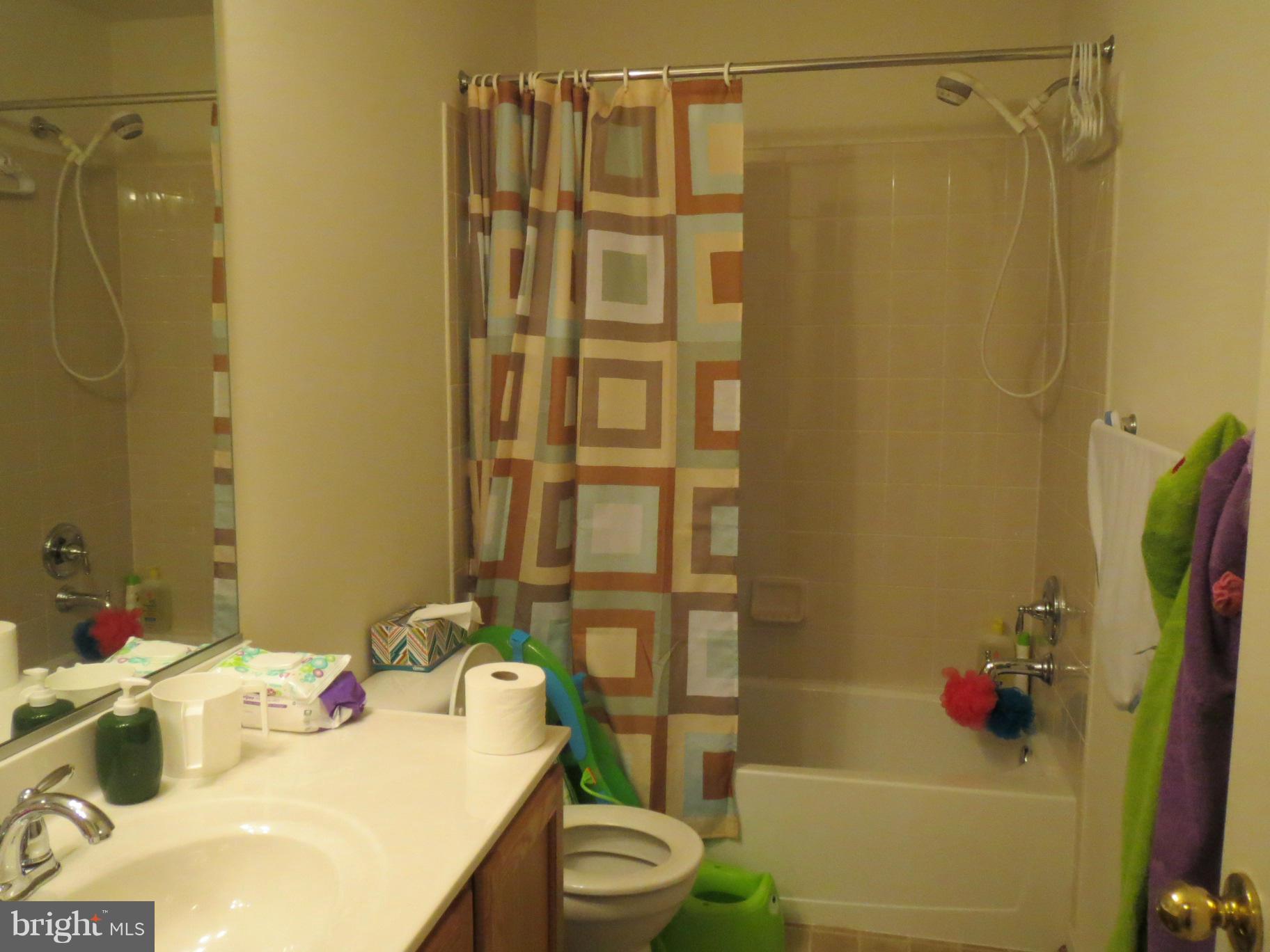 6504 Clarington Road Baltimore, MD 21209 - Photo 23 of 29 Bath