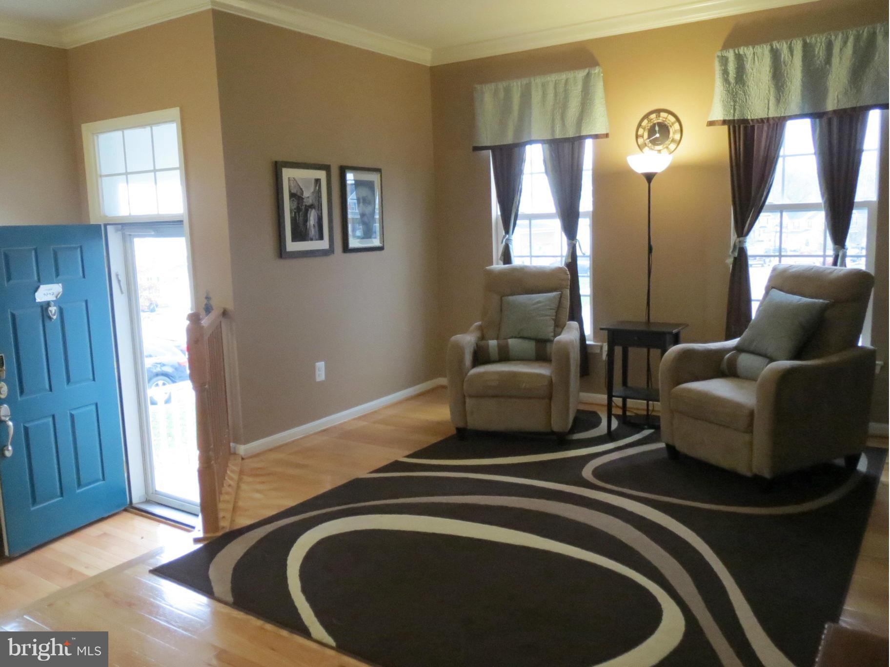 6504 Clarington Road Baltimore, MD 21209 - Photo 4 of 29 Living Room