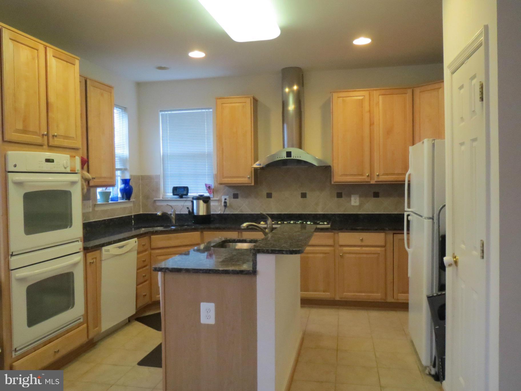 6504 Clarington Road Baltimore, MD 21209 - Photo 8 of 29 Kitchen