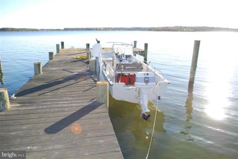 5222 David Greene Road Cambridge, MD 21613 - Photo 13 of 30 Boat lift