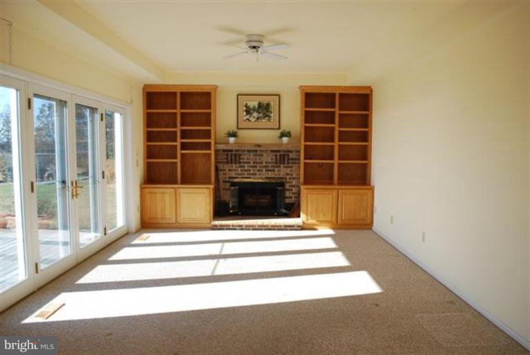 5222 David Greene Road Cambridge, MD 21613 - Photo 15 of 30 Living Room