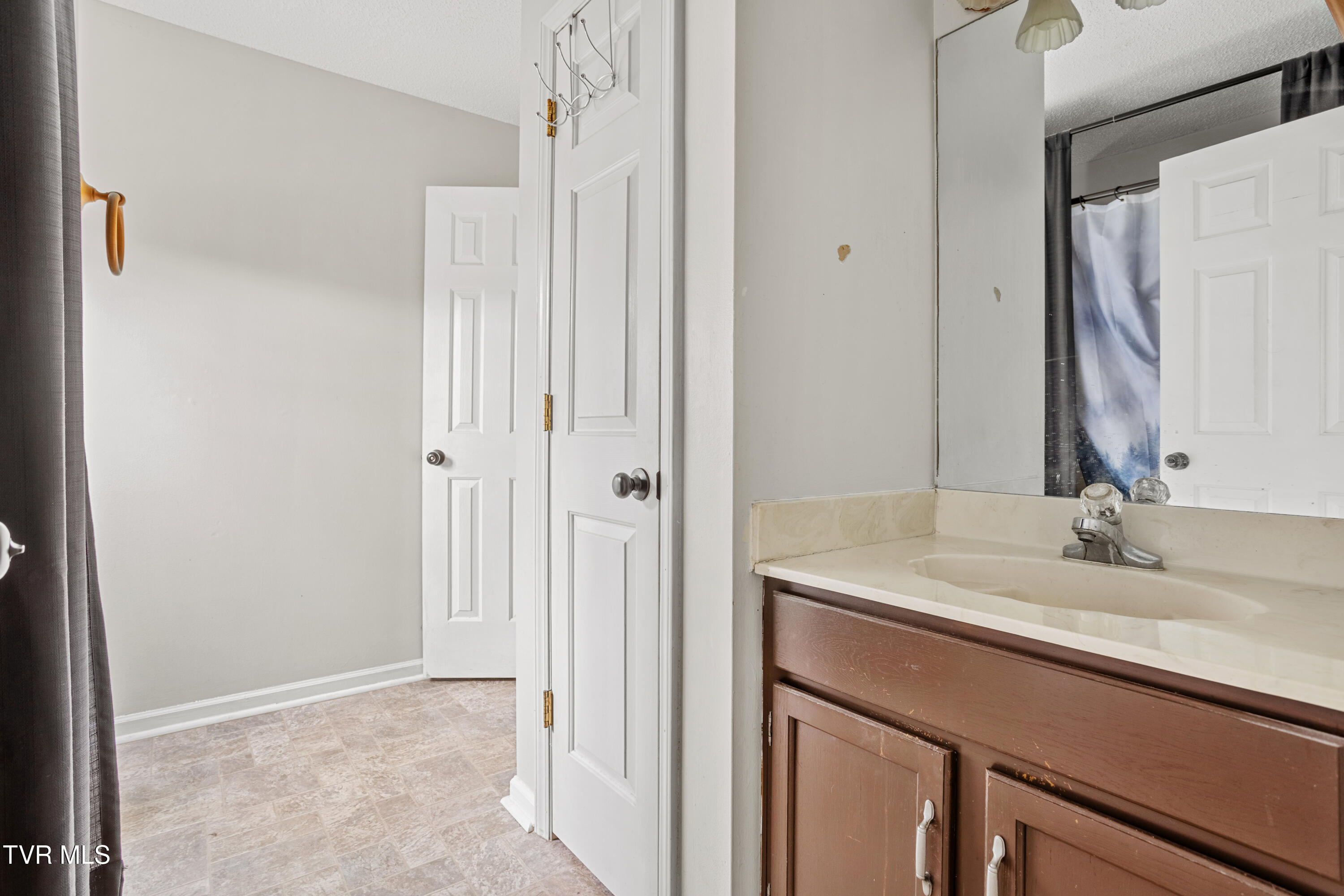1077 Gray Station Road Gray, TN 37615 - Photo 27 of 39 177A3608-HDR