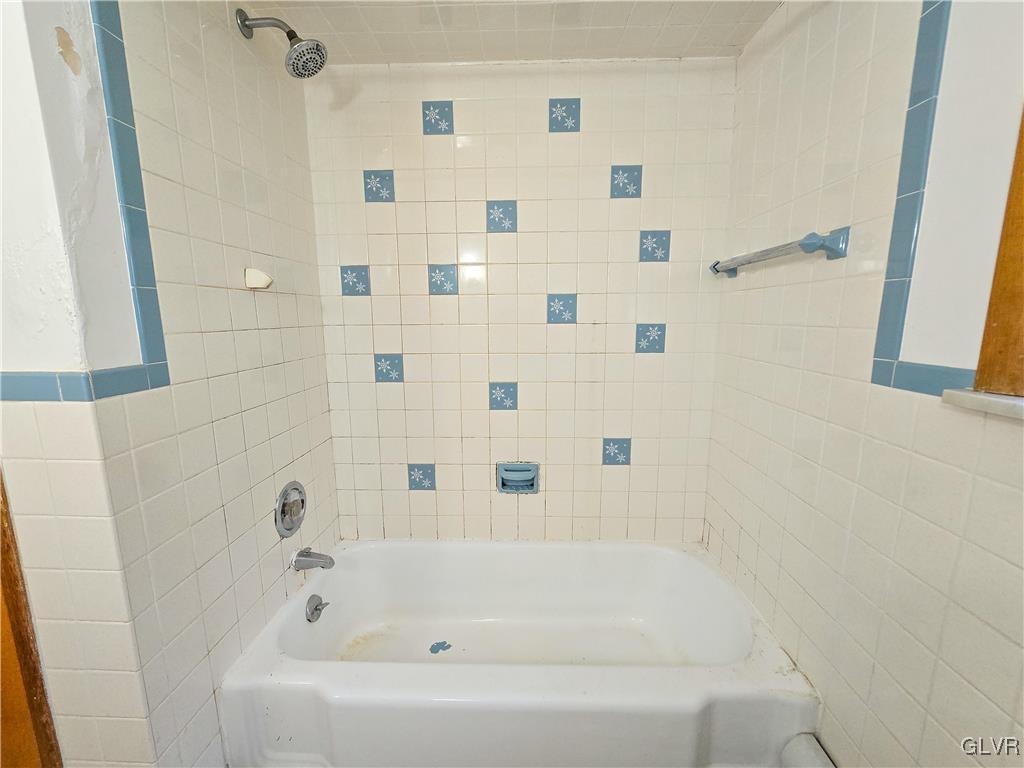 407 Cherry Hill Road Nazareth, PA 18064 - Photo 32 of 45 a bathroom with a bathtub