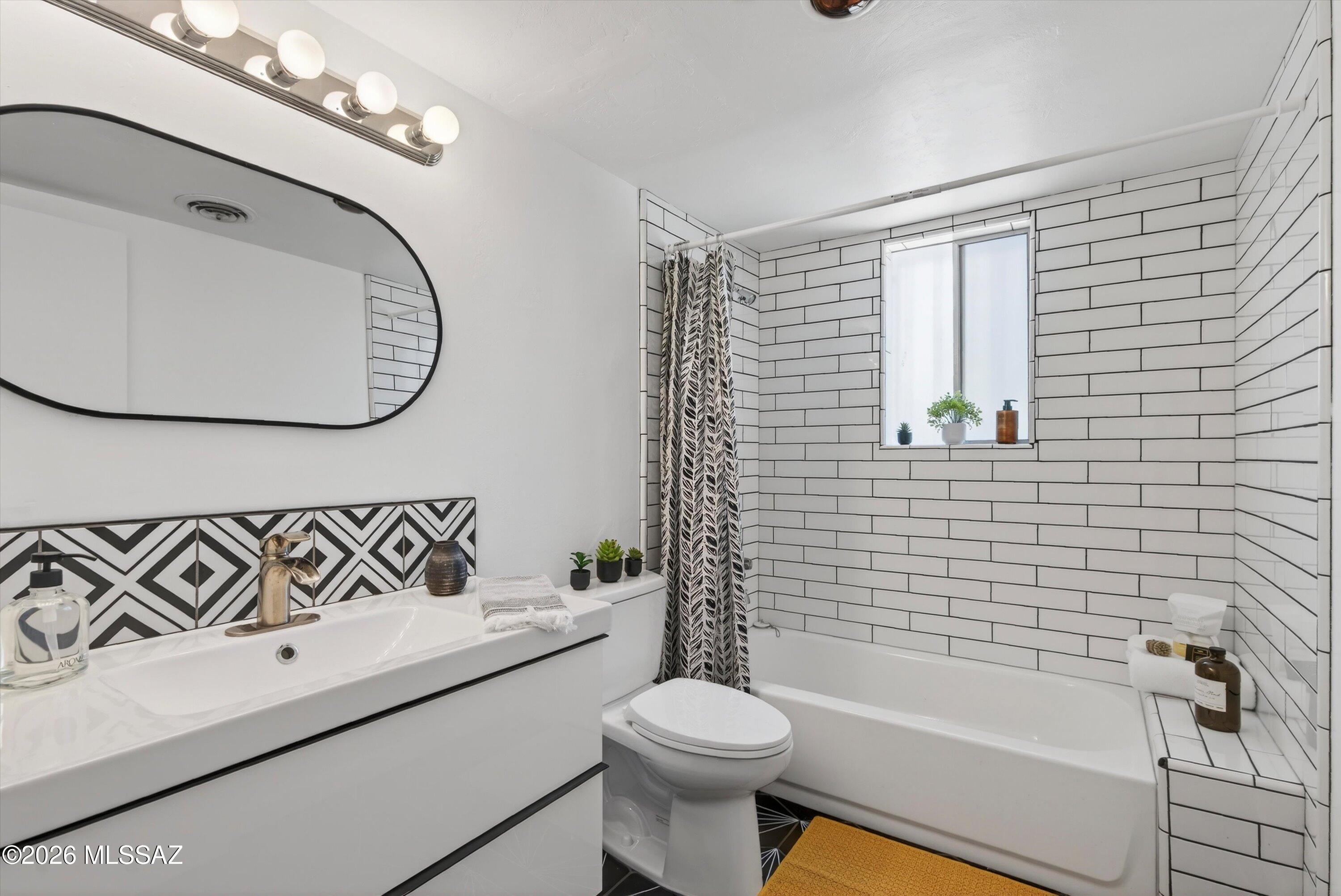 5901 North Oracle Road, Unit 24 Tucson, AZ 85704 - Photo 15 of 32 Bathroom