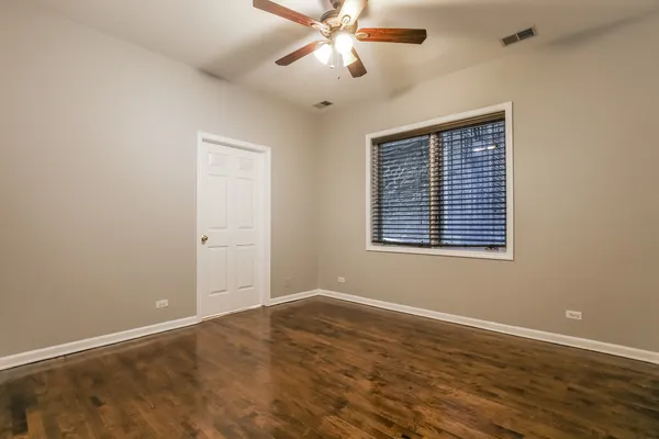$3,400 | 952 West Barry Avenue, Unit G, Chicago, IL 60657
