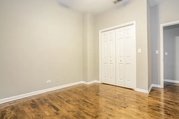 $3,400 | 952 West Barry Avenue, Unit G, Chicago, IL 60657