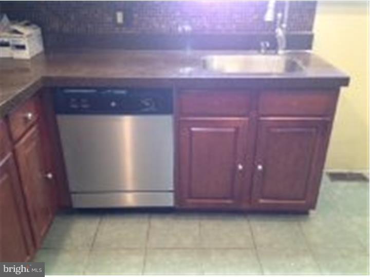 215 Kingston Road Upper Darby, PA 19082 - Photo 6 of 7