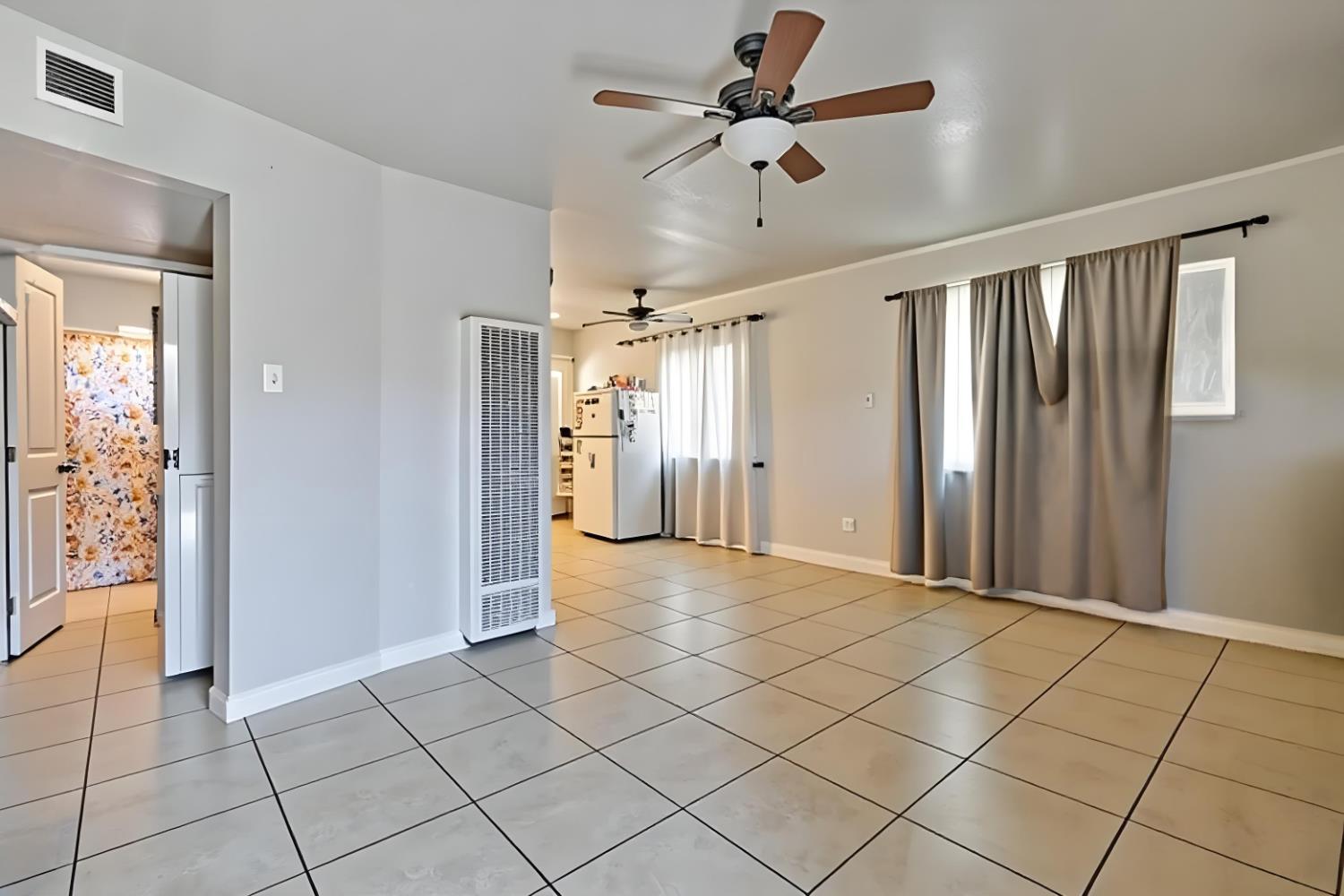 715 Faller Avenue Sanger, CA 93657 - Photo 17 of 40 a view of an empty room and window
