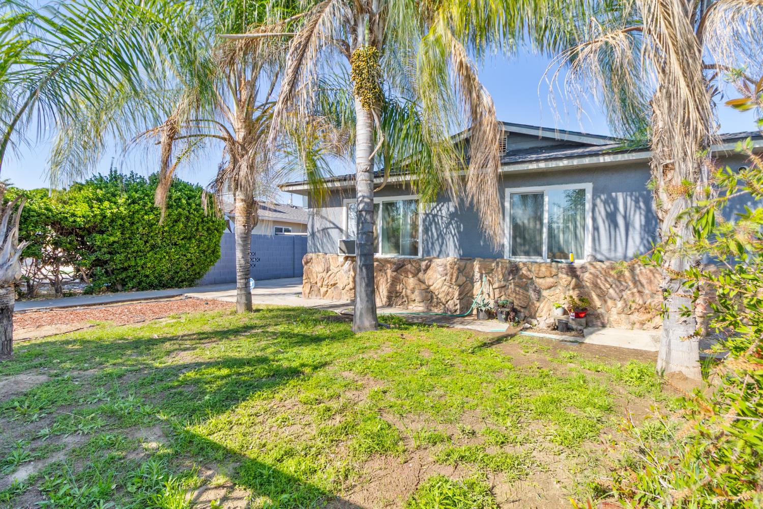 715 Faller Avenue Sanger, CA 93657 - Photo 3 of 40 a view of a house with a yard and sitting area