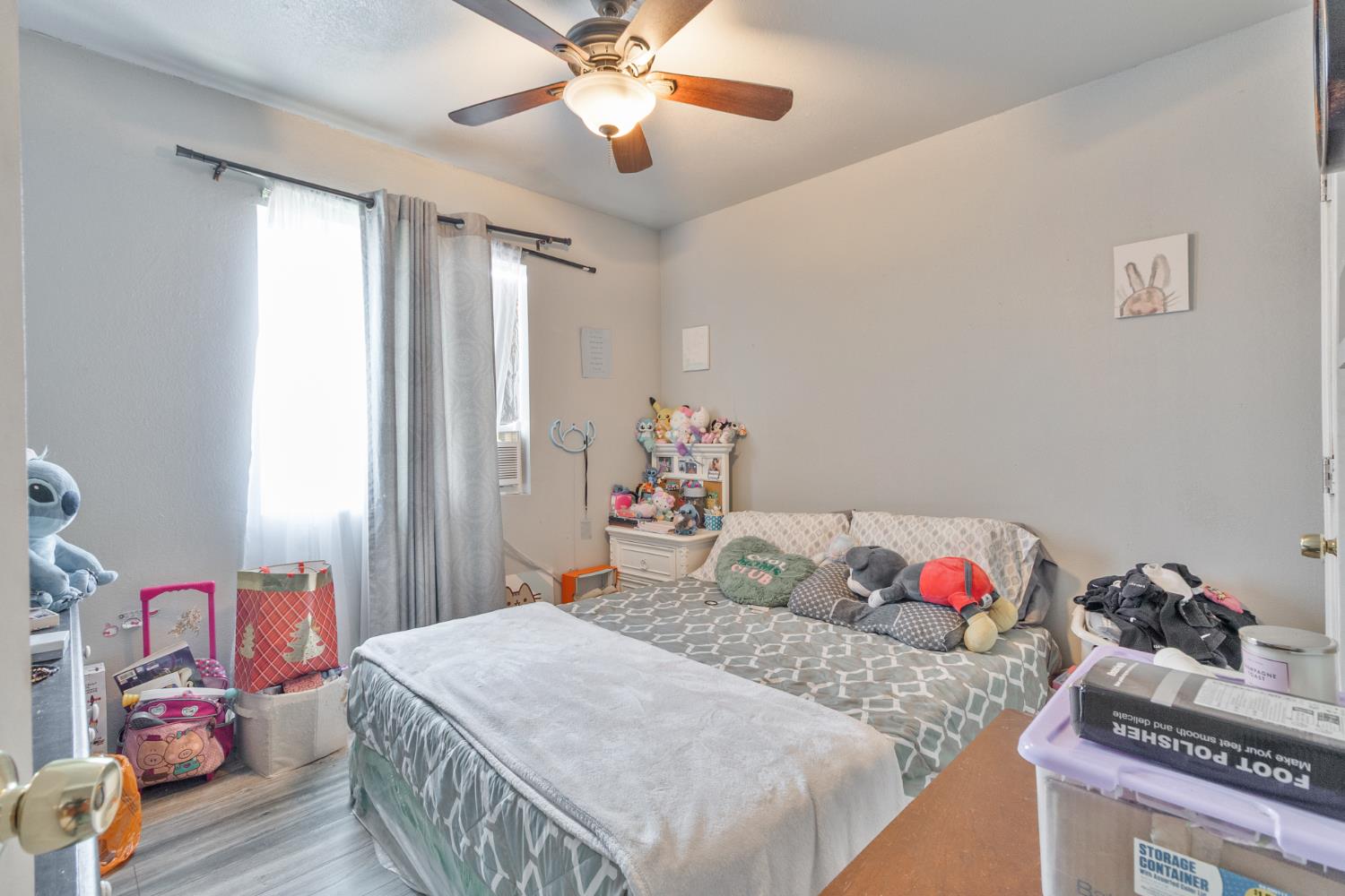715 Faller Avenue Sanger, CA 93657 - Photo 34 of 40 a bedroom with a bed and a chandelier