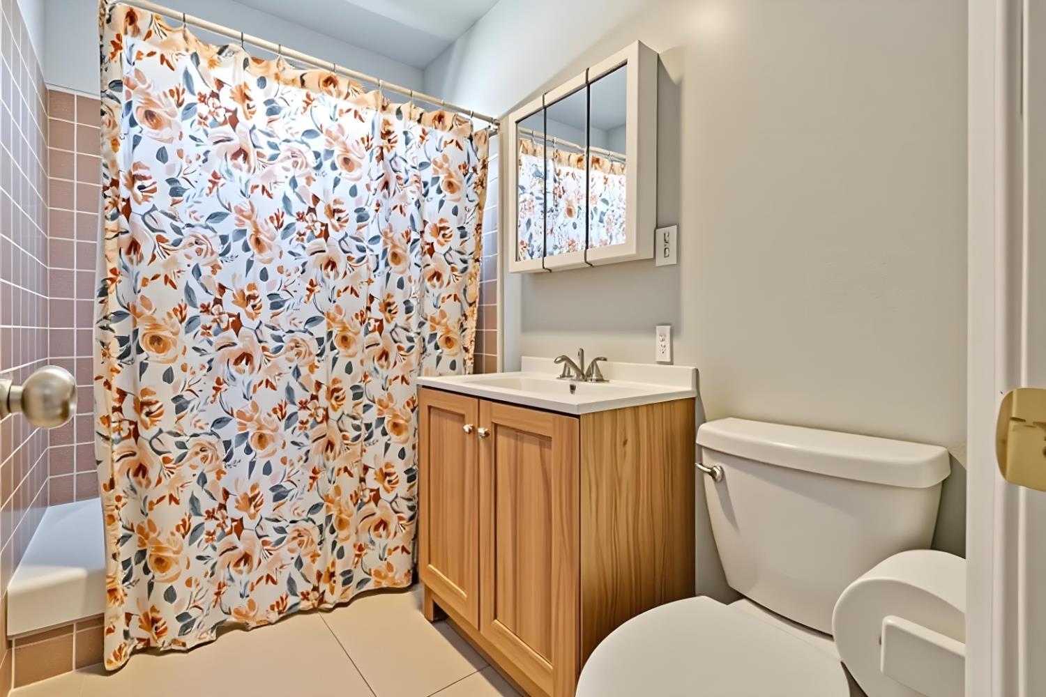 715 Faller Avenue Sanger, CA 93657 - Photo 39 of 40 a bathroom with a toilet and a sink