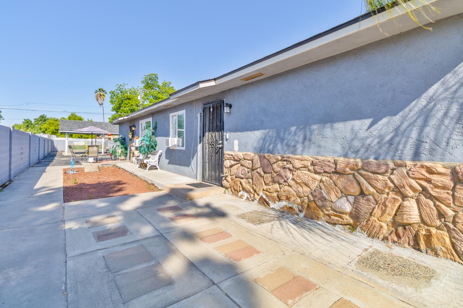 715 Faller Avenue Sanger, CA 93657 - Photo 5 of 40 a front view of a house with a yard