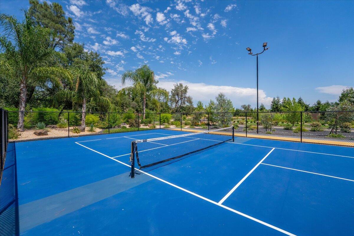 19580 Mockingbird Lane Redding, CA 96002 - Photo 25 of 216 Lighted Pickeball Court