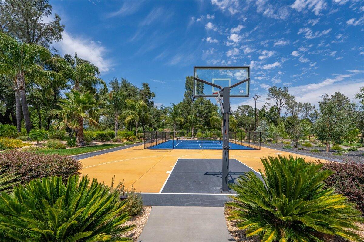 19580 Mockingbird Lane Redding, CA 96002 - Photo 47 of 216 a view of a swimming pool with a yard