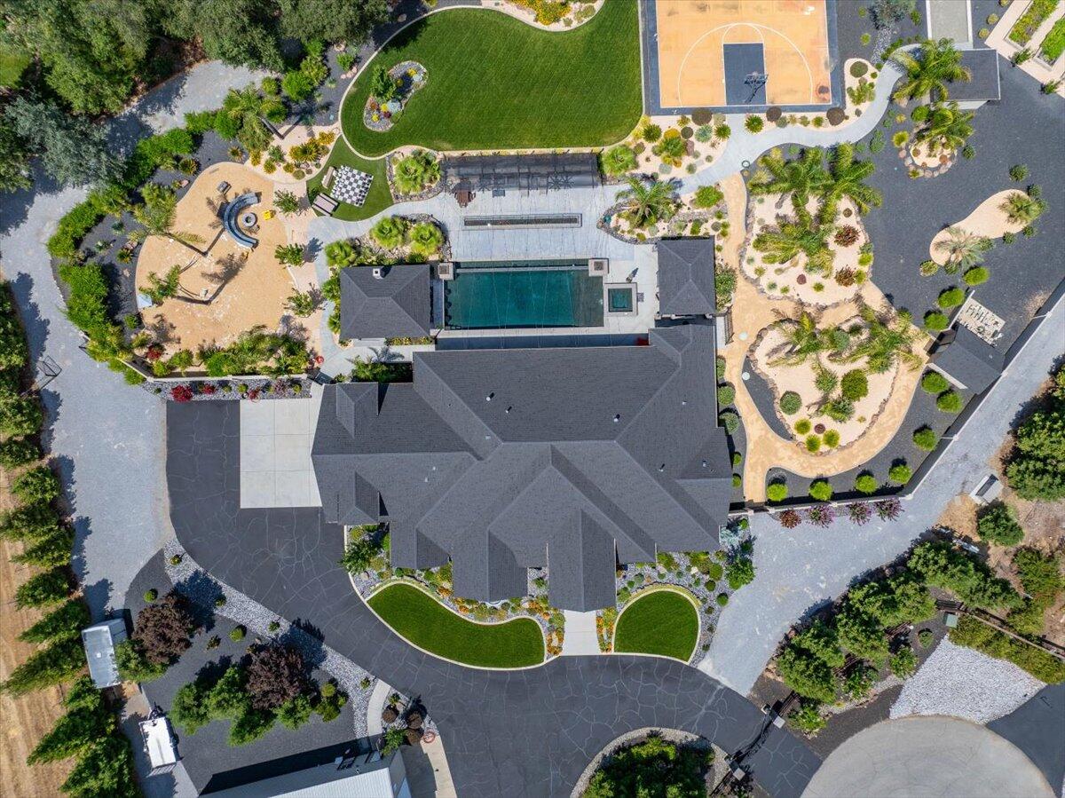 19580 Mockingbird Lane Redding, CA 96002 - Photo 54 of 216 an aerial view of a house