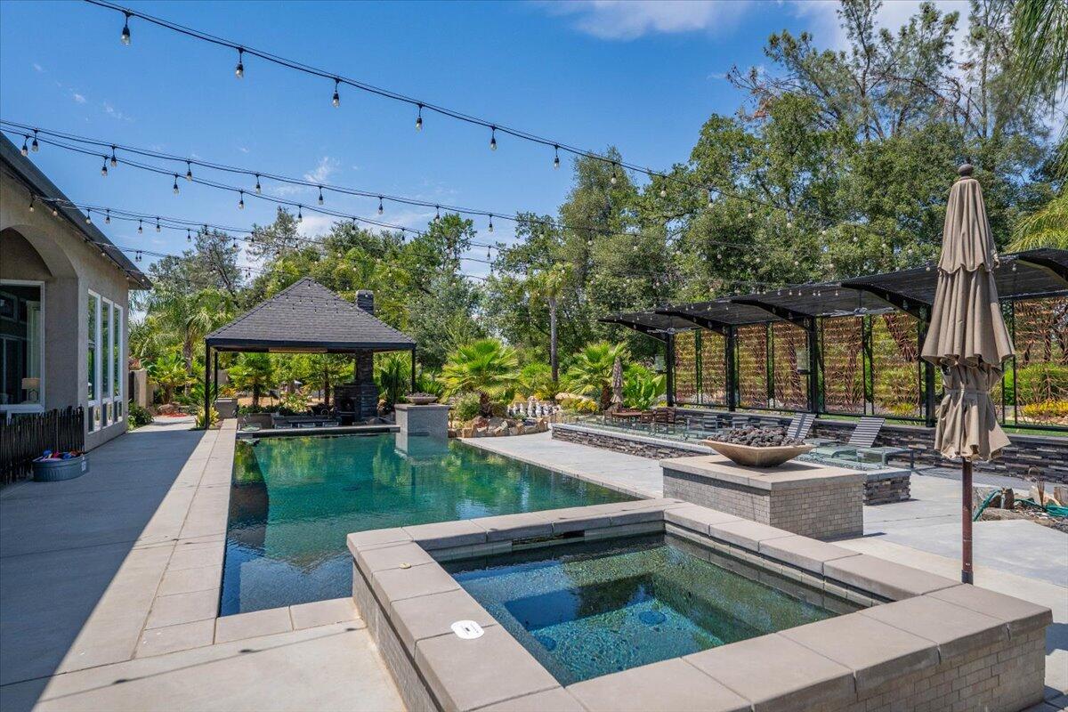 19580 Mockingbird Lane Redding, CA 96002 - Photo 6 of 216 a view of a patio with chairs and a table