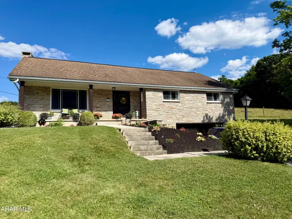 $329,900 | 2348 Raystown Road, Everett, PA 15537