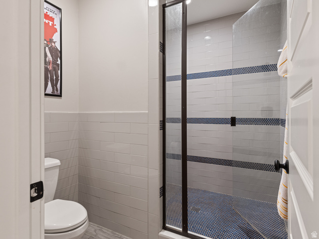641 West 500 South Midway, UT 84049 - Photo 44 of 52 Walk-in shower with dark-framed glass enclosure