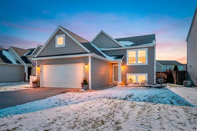 $289,999 | 1327 Gardner Pond Lane, Vicksburg, MI 49097