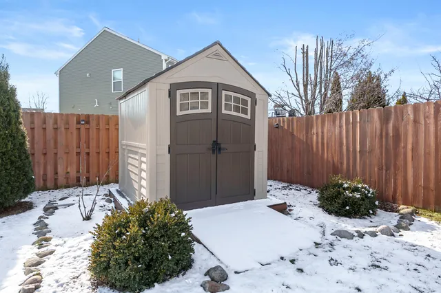 $289,999 | 1327 Gardner Pond Lane, Vicksburg, MI 49097