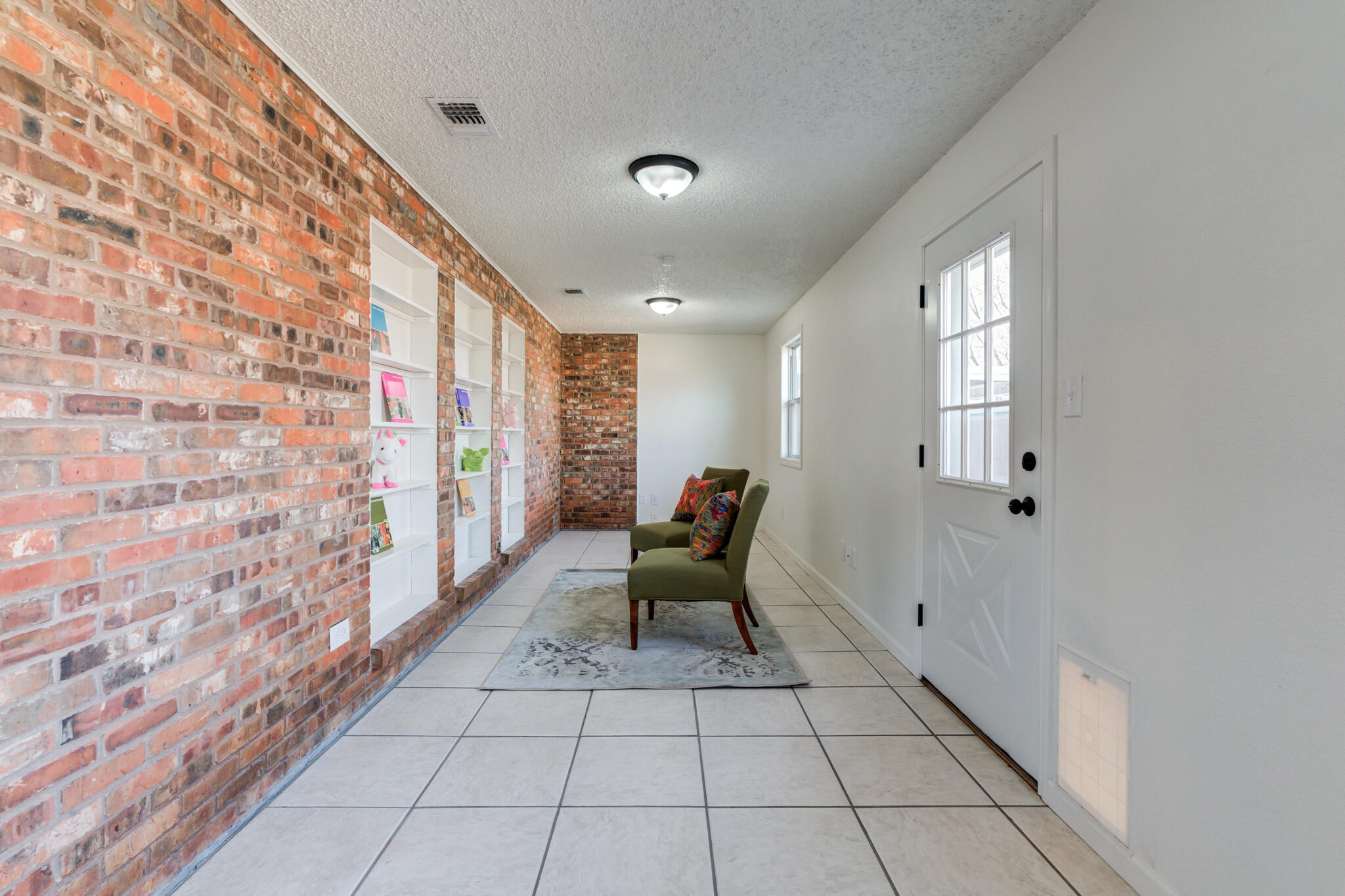 3602 101st Street Lubbock, TX 79423 - Photo 24 of 51 a living room with furniture and a window