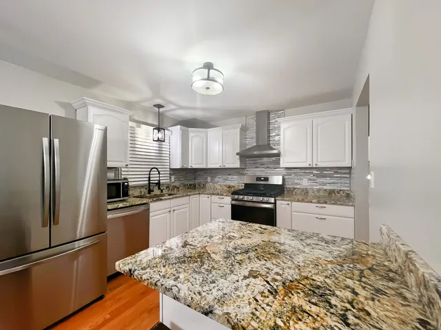 $354,900 | 5401 Winding Creek Drive, McHenry, IL 60050