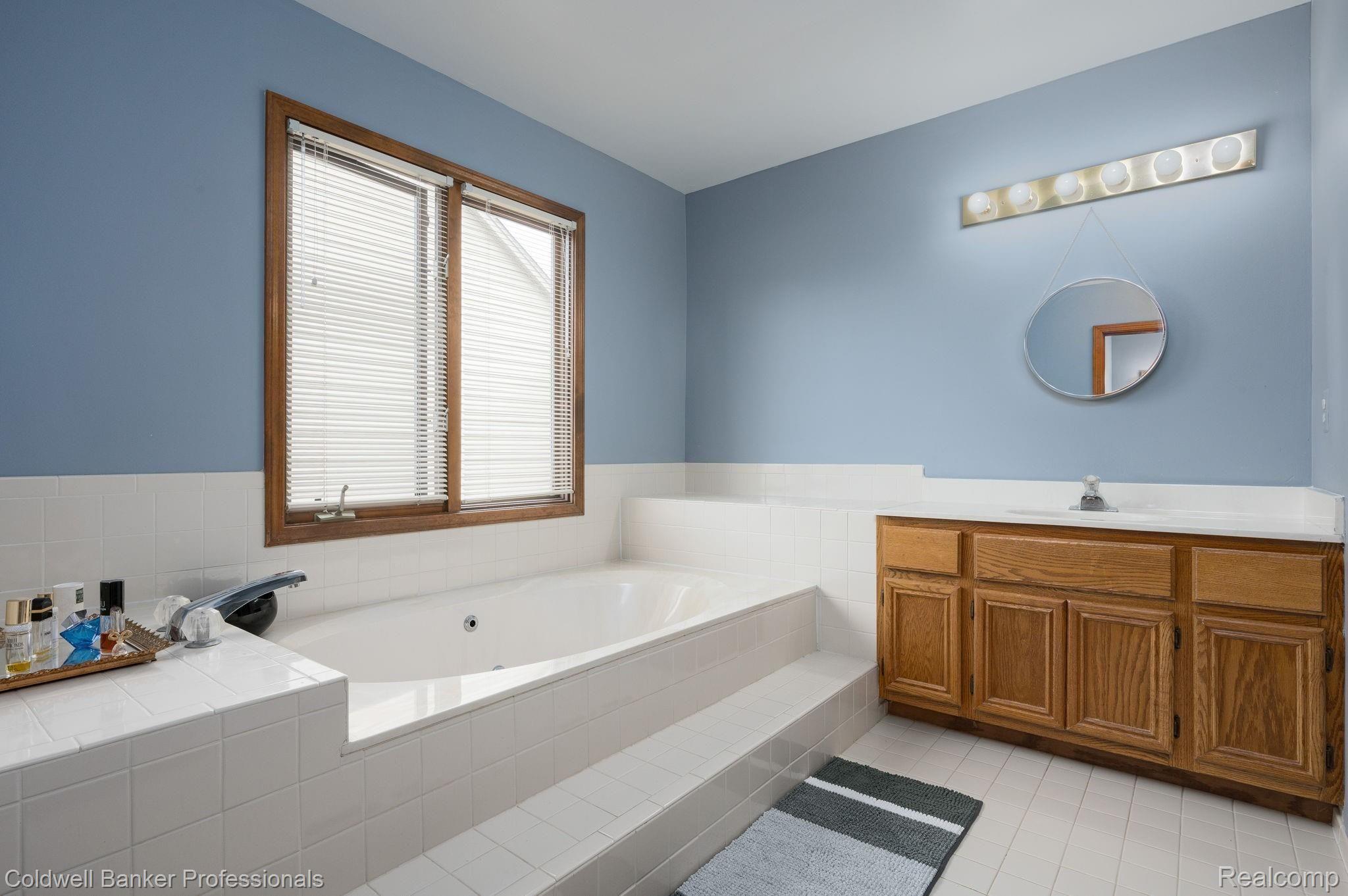 3181 Summit Ridge Drive Rochester, MI 48306 - Photo 29 of 53 34-web-or-mls-3181-Summit-Ridge-Dr-34.jpg