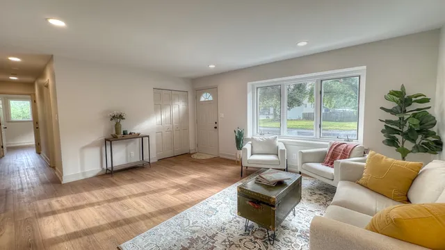 $339,000 | 600 Sussex Lane, Crystal Lake, IL 60014