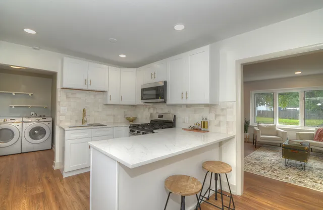 $339,000 | 600 Sussex Lane, Crystal Lake, IL 60014