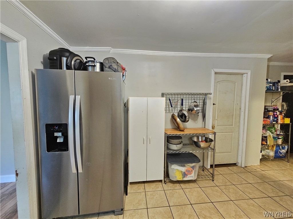 170 16th Street Buffalo, NY 14213 - Photo 11 of 29 Front Unit Kitchen