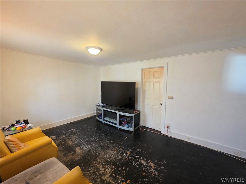 170 16th Street Buffalo, NY 14213 - Photo 22 of 29 Upper Back Unit Living room