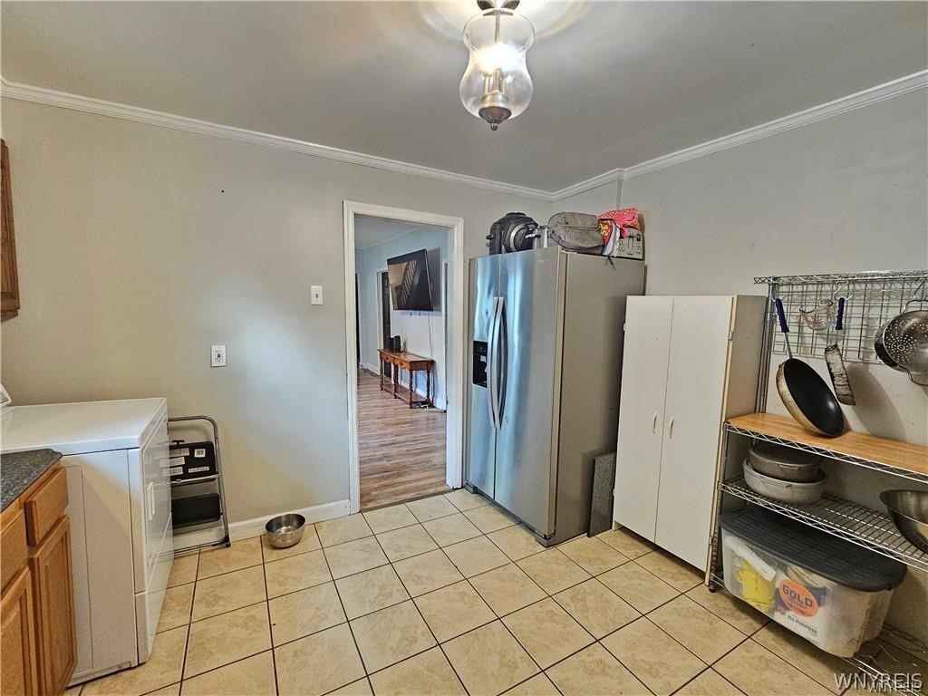 170 16th Street Buffalo, NY 14213 - Photo 10 of 29 Front Unit Kitchen