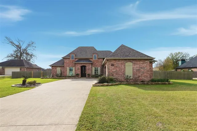 $485,000 | 1729 North Woodland Forest Drive, Lake Charles, LA 70611