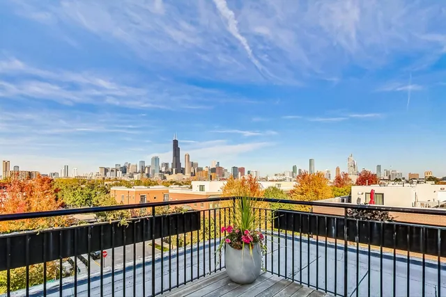 $285,000 | 1001 West 15th Street, Unit 241, Chicago, IL 60608