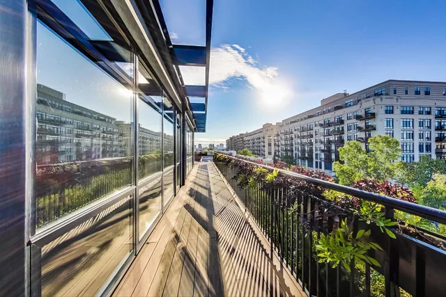 $285,000 | 1001 West 15th Street, Unit 241, Chicago, IL 60608