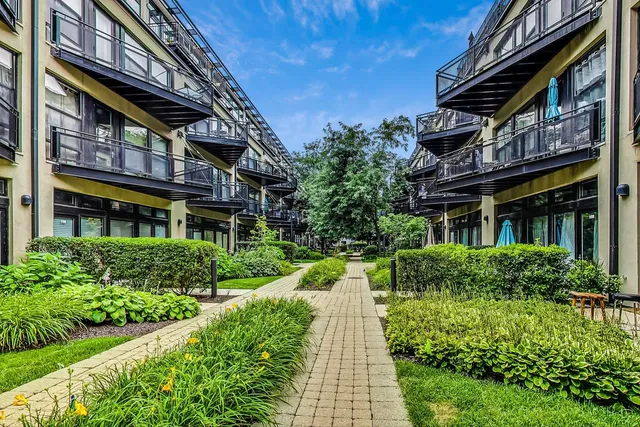 $285,000 | 1001 West 15th Street, Unit 241, Chicago, IL 60608