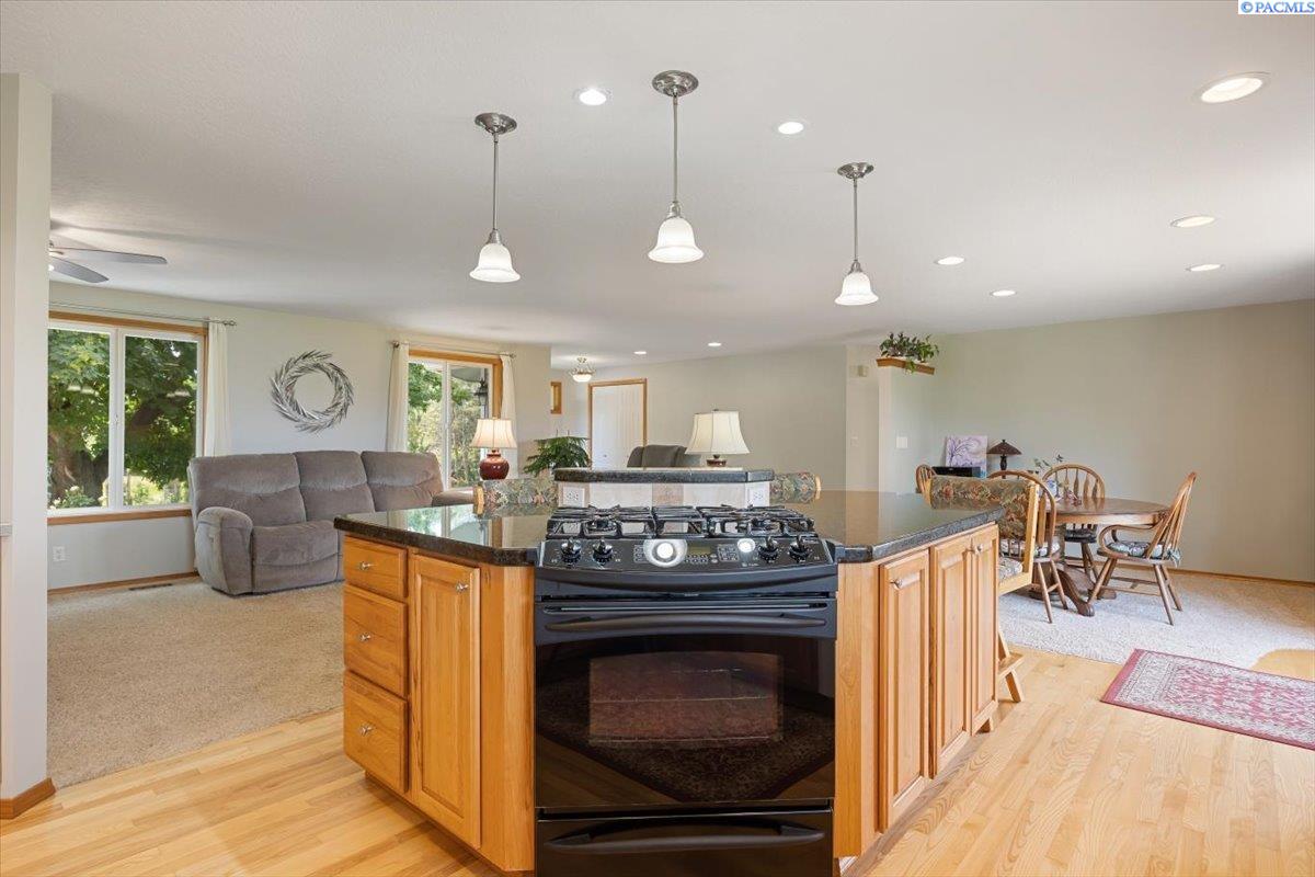 96604 East Clover Road Kennewick, WA 99338 - Photo 19 of 48 Gallery Image 19