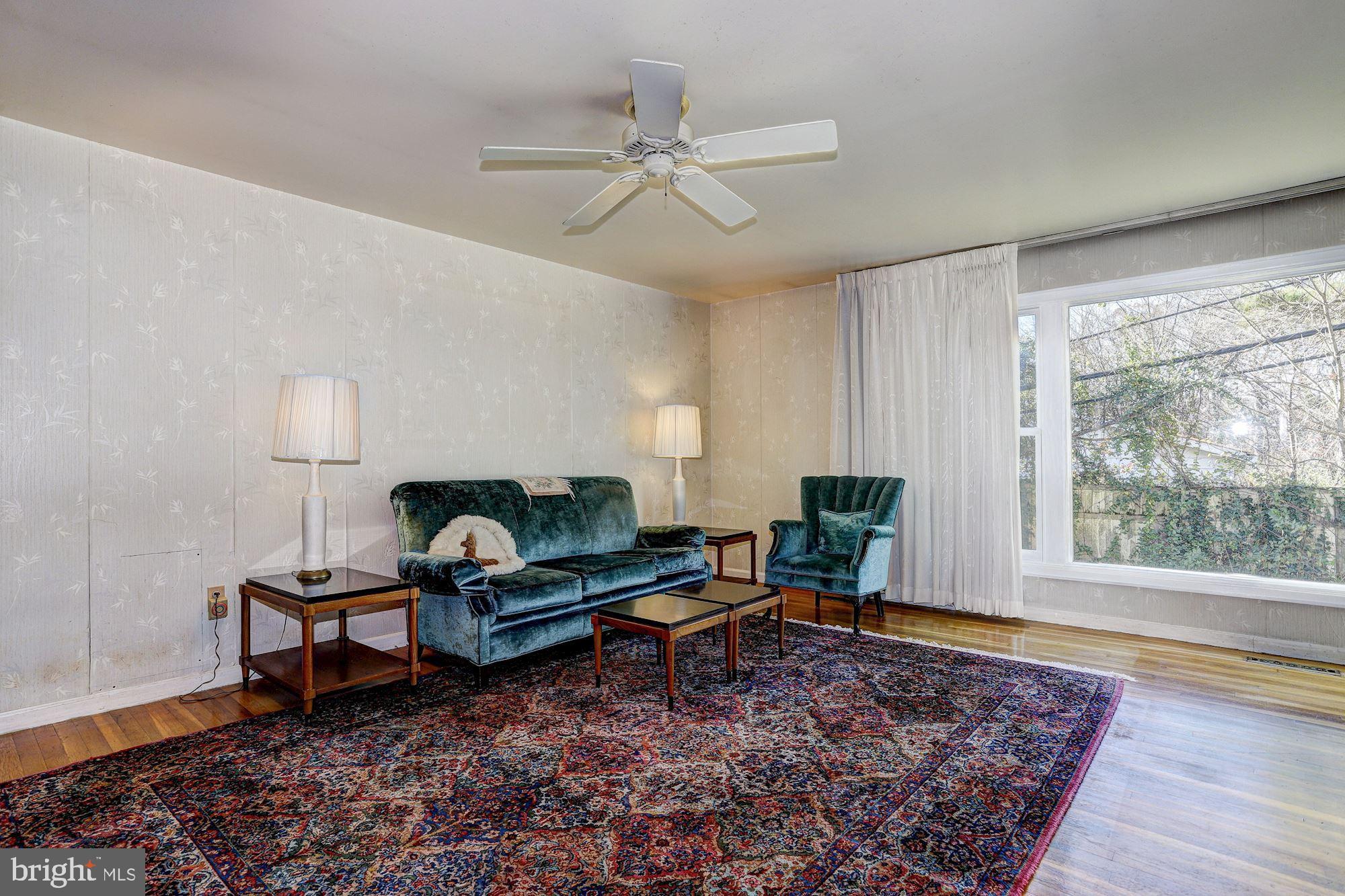 8610 Dunbrook Lane Laurel, MD 20708 - Photo 2 of 24 Living Room