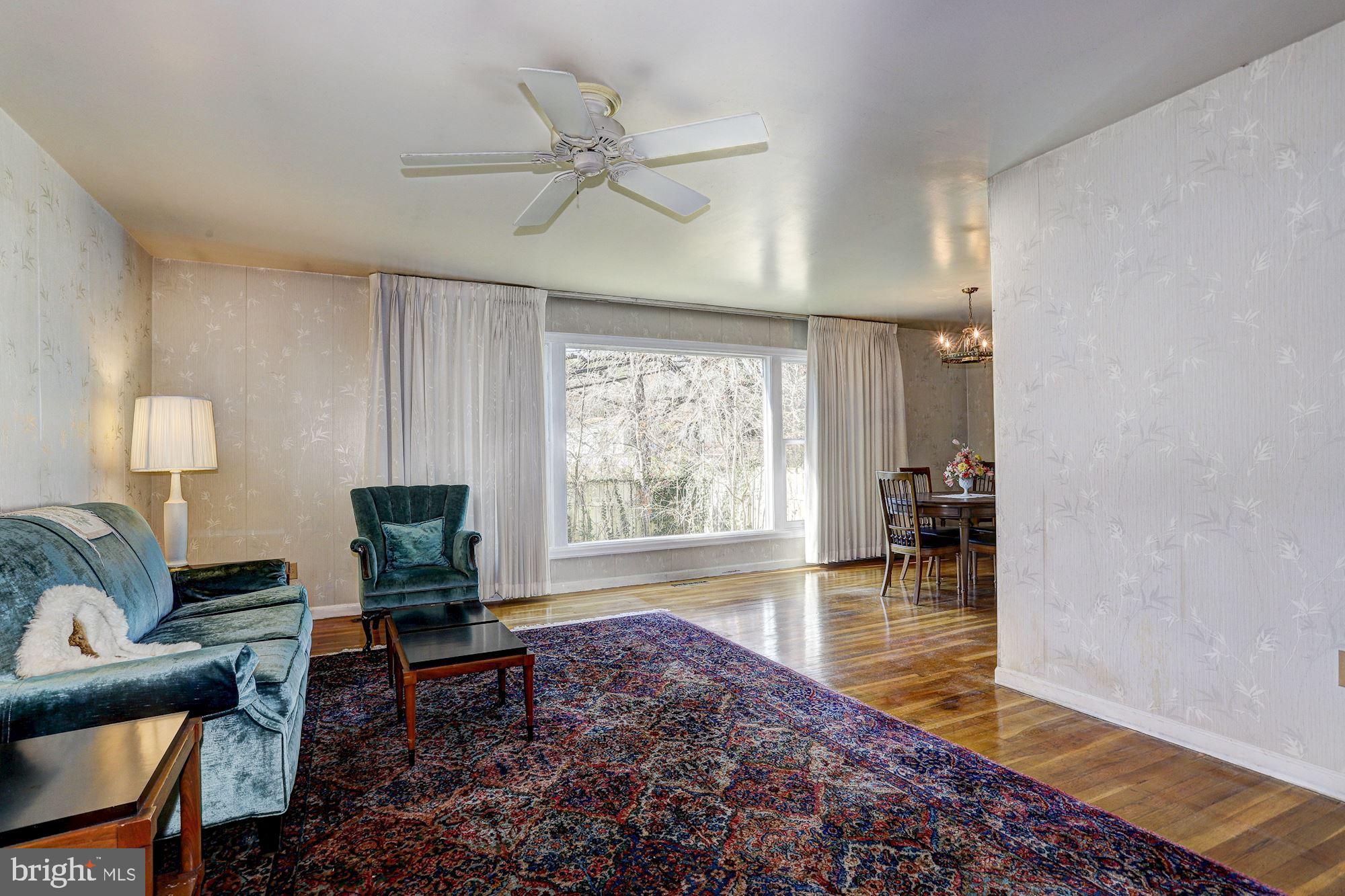 8610 Dunbrook Lane Laurel, MD 20708 - Photo 3 of 24 Living Room