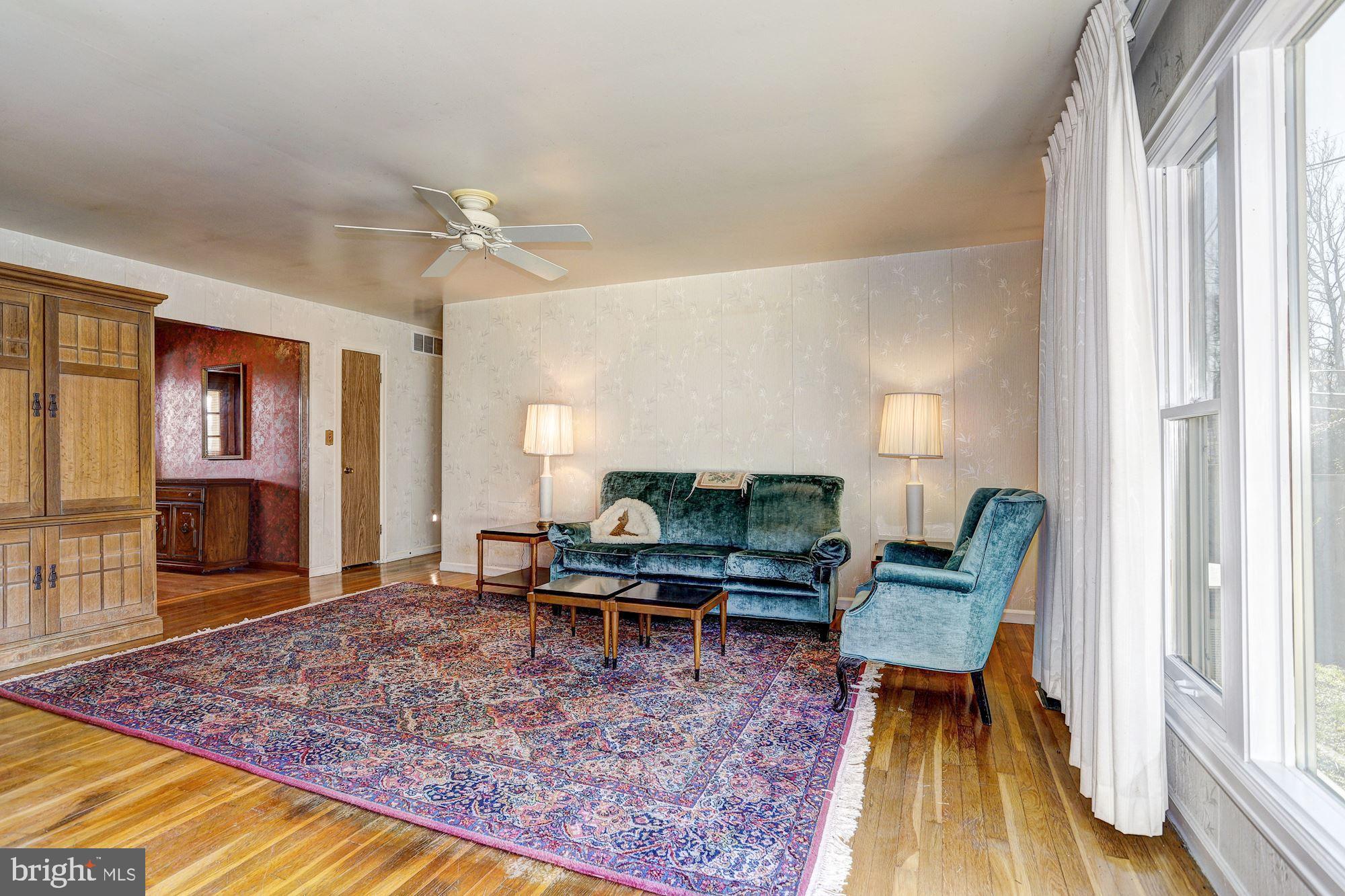 8610 Dunbrook Lane Laurel, MD 20708 - Photo 4 of 24 Living Room